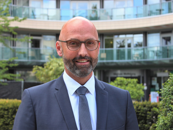 Diplom-Wirtschaftsjurist André Koch tritt im Klinikum Wolfsburg zum 1. Oktober 2022 die Nachfolge von Klinikumsdirektor Wilken Köster an
