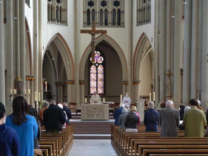 Am 8. Mai hat Propst Reinhard Heine in der Kirche St. Aegidien einen dezentralen Eröffnungsgottesdienst zum Godehardjahr des Bistums Hildesheim gefeiert. 