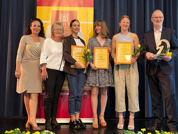 Der Zonta Club Braunschweig vergibt Preise an engagierte junge Frauen - Der erste Platz geht an Marie Werner vom Gymnasium Kleine Burg.