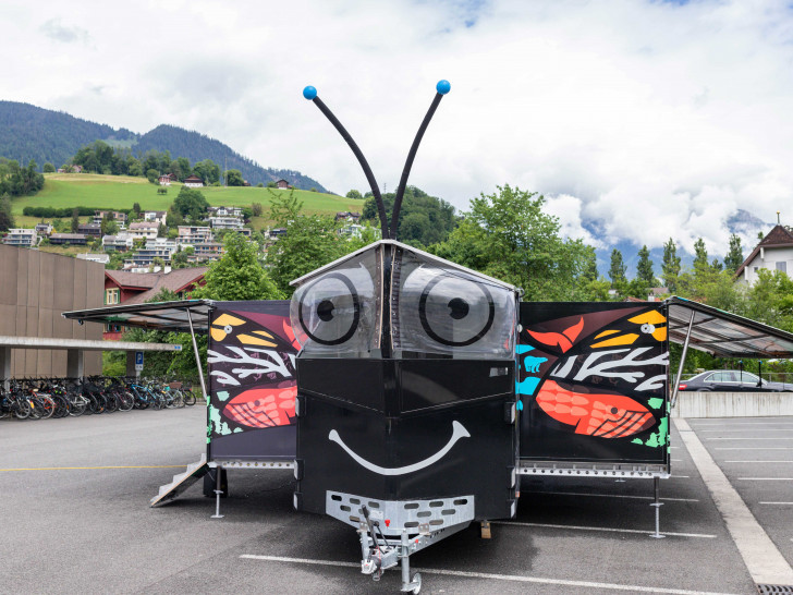 Das solarbetriebene Tiny House in Form eines riesigen Schmetterlings.