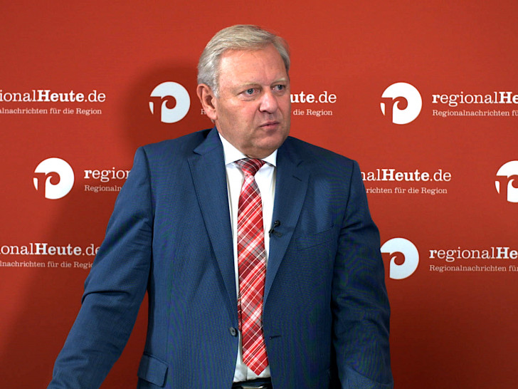 Jürgen Brinkmann, Vorstandsvorsitzender der Volksbank BraWo, war zu Gast im regionalHeute.de-Studio.
