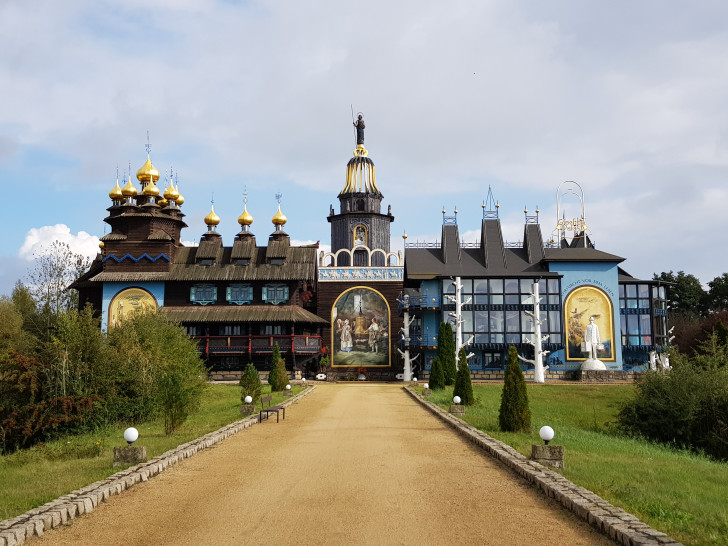 Der Palast wurde nach russischem Vorbild erbaut.