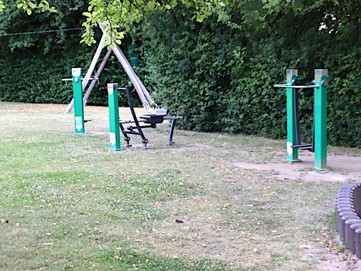 Die neuen Fitnessgeräte auf dem Mehrgenerationenplatz in der Schulstraße in Destedt werden am 28. August eingeweiht.