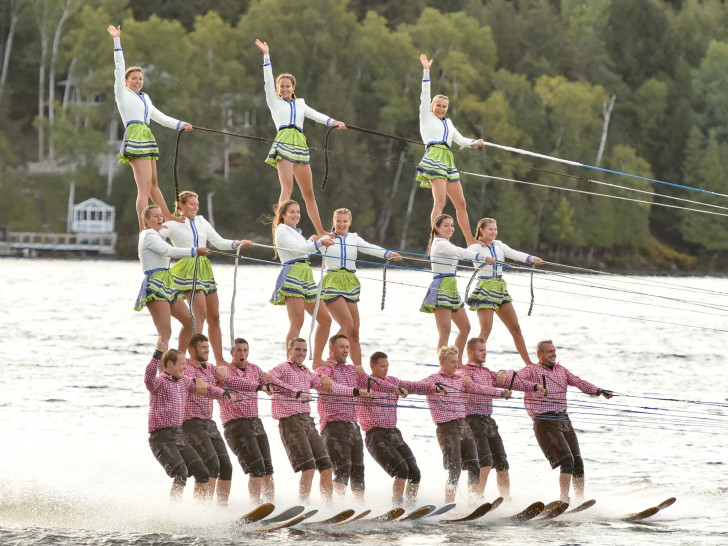 Die offizielle Nationalmannschaft des Deutschen Wasserski- und Wakeboardverbandes in der Disziplin "Wasserski-Show" ist zu Gast.