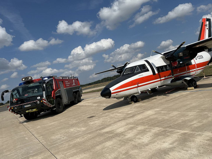 Am Boden ist die Löschkompetenz des Flughafen-Teams gut aufgestellt. Für schnelle Einsätze am Boden beispielsweise mit dem Panther und zum Training mit einem Flugzeug, das auch mal brennen darf.