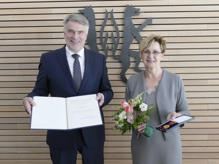Gisela Braakmann mit Verdienstmedaille des Verdienstordens der Bundesrepublik Deutschland ausgezeichnet.