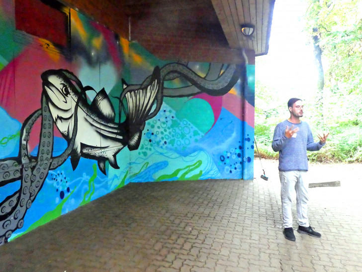 Christian Grams beschrieb wie die Graffiti-Werke am Forellenhof entstanden ist. 