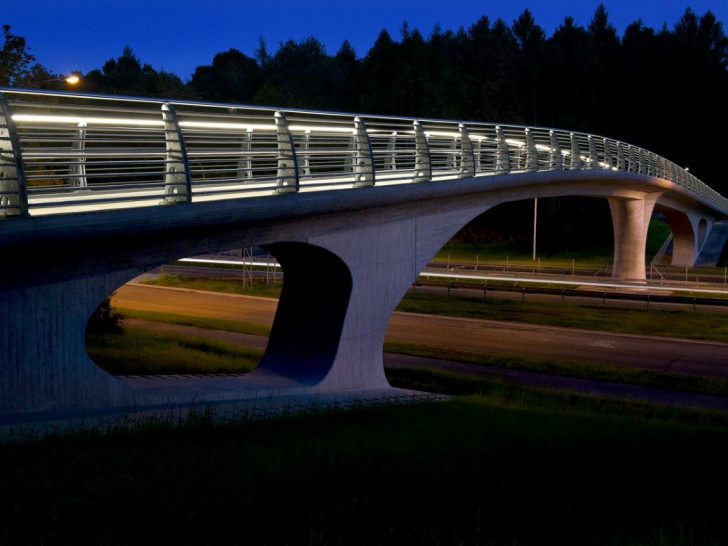 Hat eine besonders insektenfreundliche Beleuchtung: Die neue Brücke über die Braunschweiger Straße.