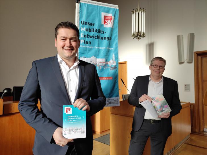 Braunschweigs Oberbürgermeister Thorsten Kornblum (SPD) und Stadtbaurat Heinz-Georg Leuer stellten den nächsten Planungsschritt im Mobilitätsentwicklungsplan vor.