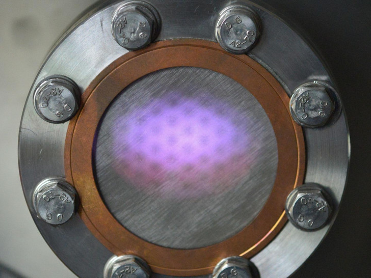 Plasma-Ball im Wachstumsreaktor.