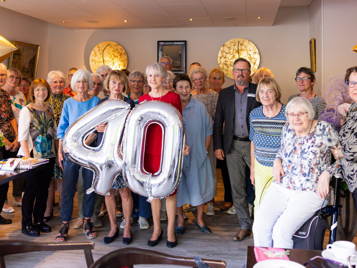  40 Jahre Ehrenamt – 40 Jahre Patientenbücherei Salzdahlumer Straße. Gemeinsam feierten Ehemalige und Aktive Ehrenamtliche ihr Jubiläum.