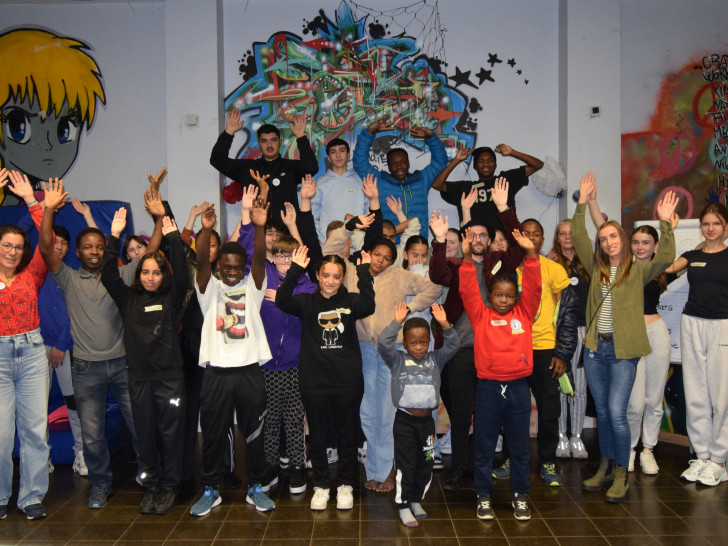 Hier die Gruppe bei der Abschlussveranstaltung in der Arche 4.