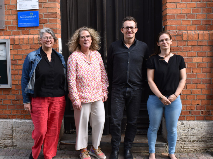 Tanja Schreiber, Geschäftsführerin des Instituts für Persönliche Hilfen, Tanja Schridde, Betreuungsstelle im Gesundheitsamt Landkreis Wolfenbüttel, Christian Ahrweiler, Vereinsbetreuer und Lena Haufe, Fachleitung der Zweigstelle Wolfenbüttel und Vereinsbetreuerin   