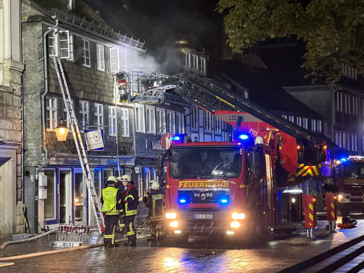 In der Nacht von Freitag auf Samstag kam es in Goslar zu einem Feuer in der Altstadt. 