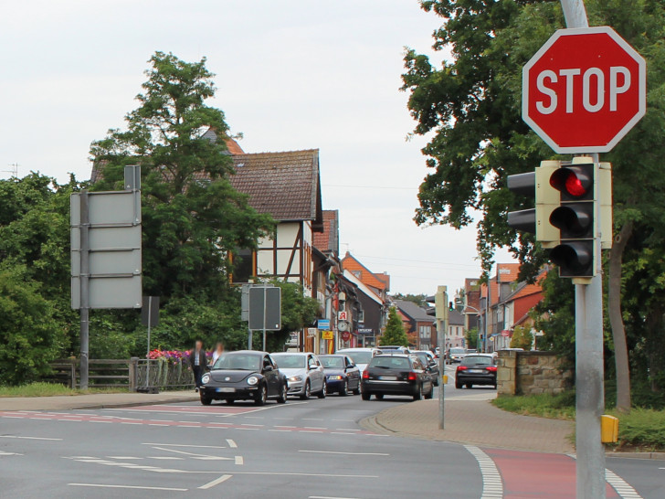 Der Durchgangsverkehr auf der Dr.-Heinrich-Jasper-Straße ist teilweise sehr hoch. Es gibt Überlegungen etwas dagegen zu tun. (Archivbild)