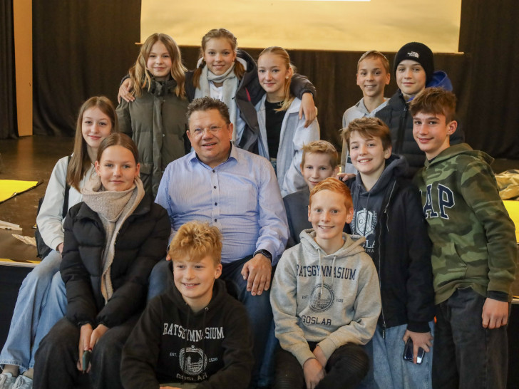 Der niedersächsische Minister für Soziales, Arbeit, Gesundheit und Gleichstellung, Dr. Andreas Philippi, besuchte kürzlich das Ratsgymnasium Goslar, das eine Vorreiterrolle in der Ersten-Hilfe-Ausbildung einnimmt.