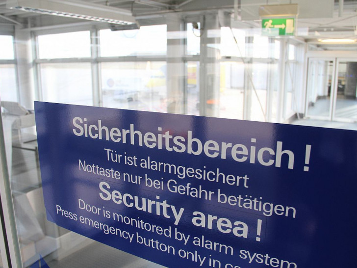 Sicherheitsbereich im Flughafen (Archiv)