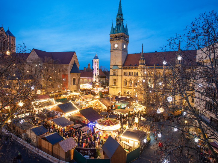 Zahlreiche Braunschweiger sowie Gäste aus der Region, Deutschland und dem Ausland schlenderten vom 29. November bis zum 29. Dezember über die weihnachtlich dekorierten Plätze.