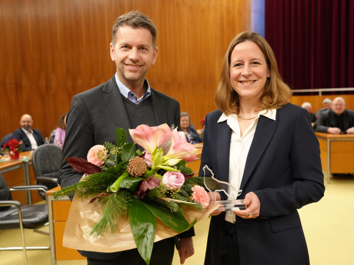 Oberbürgermeister Dennis Weilmann verabschiedete Dezernentin Monika Müller.