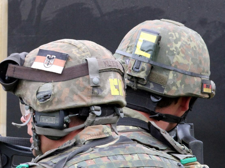 Bundeswehr-Helme (Archiv)