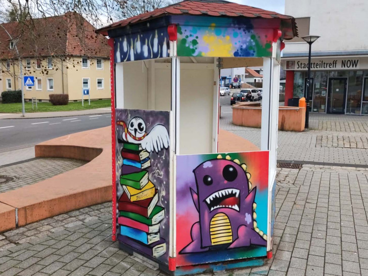 Der Bücherpavillon wird abgebaut.