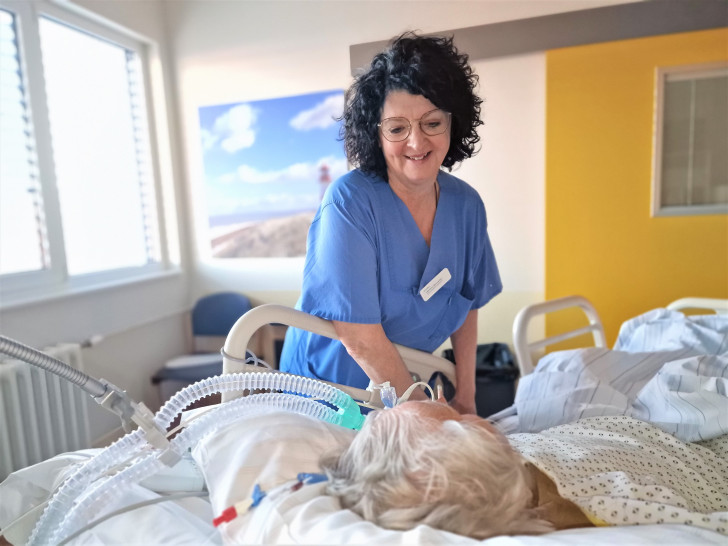 Martina Warnecke ist darauf spezialisiert, Menschen mit Atemwegs- und Lungenerkrankungen professionell zu versorgen, damit diese schneller in ihren Alltag zurückfinden.