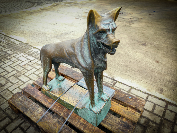 Die Wolf-Skulptur des Bildhauers Erich Schmidtbochum wurde 2016 eingelagert und steht noch an einem geheimen Ort.