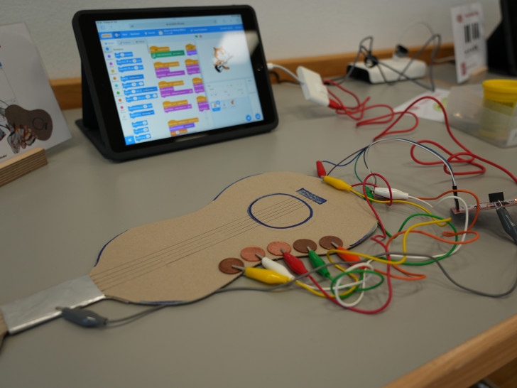Ein eigenes „Instrument“ programmieren – das können Grundschüler nun beispielsweise mit den von der Stadt angeschafften Minicomputern.
