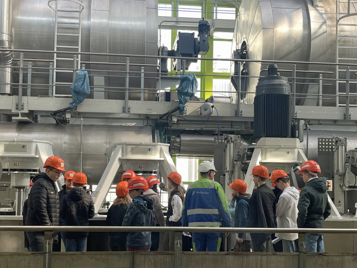 Schüler beim Zukunftstag im Nordzucker Werk Clauen.