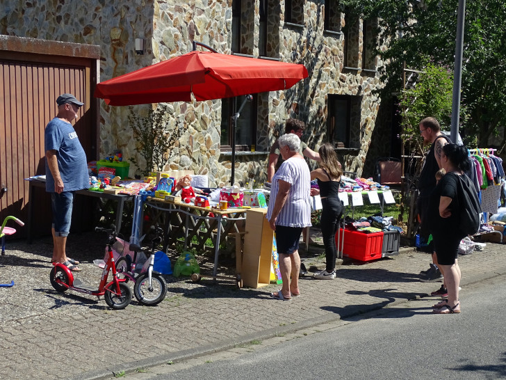 Archivbild vom letzten Dorfflohmarkt im Juli 2022.