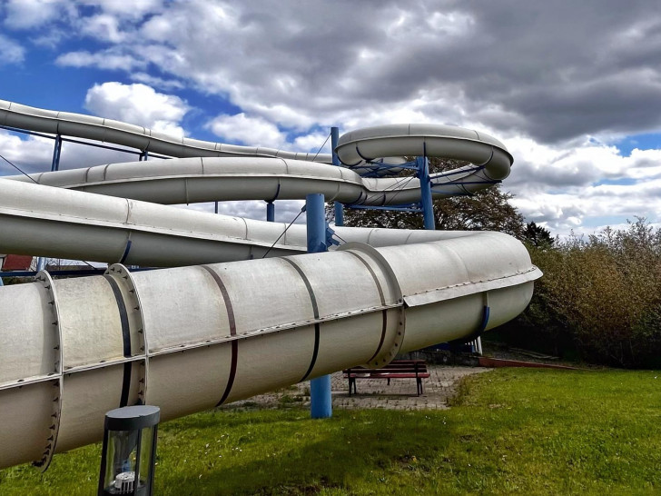 Die Riesenrutsche am Badezentrum Negenborn,