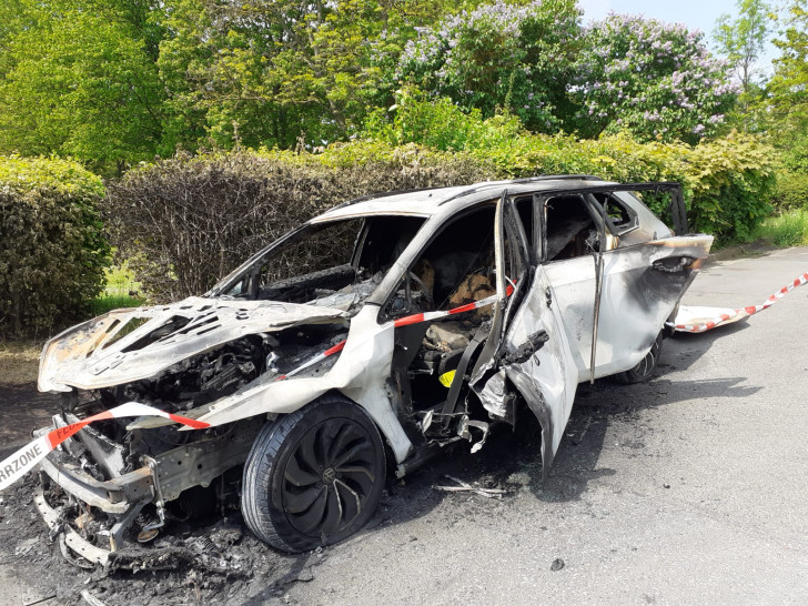 Beim ersten Brand wurde das Auto vollkommen zerstört. 