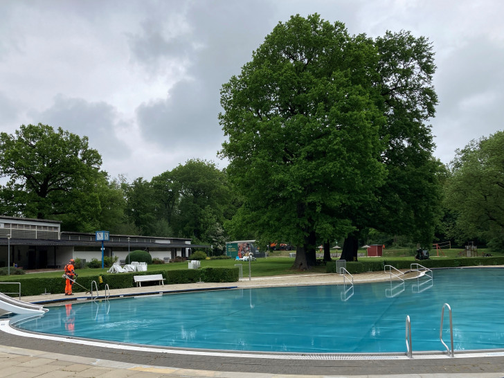 Zurzeit erhalten die Becken und die Grünanlagen den letzten Schliff.