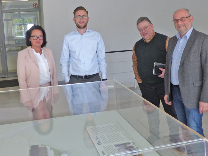 Carola Weitner-Kehl, Jonas Münzebrock, Dr. Holger Michael und Dr. Alexander Kel.