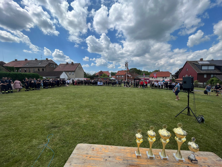 Wetter fanden am Sonntag in Wolsdorf die Kreiswettbewerbe der aktiven Kameradinnen und Kameraden der Feuerwehren des Landkreis Helmstedt statt.