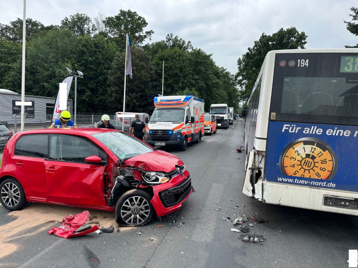 Auf der Vorsfelder Straße in Velpke kam es am Mittag zu einem Unfall. 