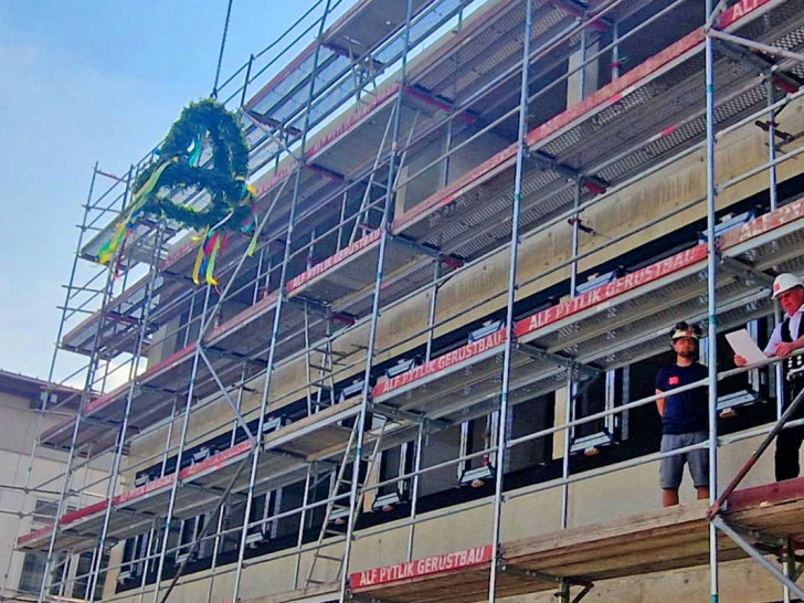 Die Arbeiten am Erweiterungsbau des Julius-Spiegelberg-Gymnasiums Vechelde laufen auf Hochtouren. Nun fand das Richtfest statt. 