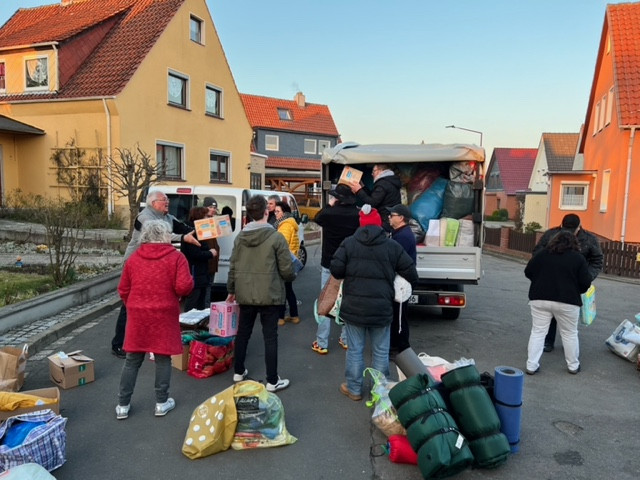 Beladung in Schöningen für den ersten Transport.