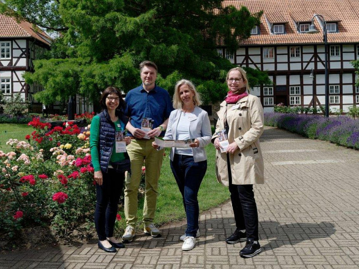 Die Kooperationspartner freuen sich auf die neue DUO-Schulung: (v.l.n.r.) Manuela Lehrke (Senioren- und Pflegestützpunkt Niedersachsen in Salzgitter), Daniel Ryll (Evangelische Familien-Bildungsstätte), Stephanie Temborius (Katholische Familien-Bildungsstätte PLUS), Antje Behre (Volkshochschule Salzgitter). 
