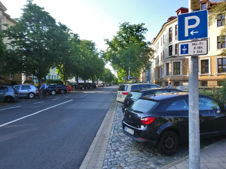 Die Zeit der Parkscheibe ist vorbei. Auch am Fallersleber-Tor-Wall wird jetzt abkassiert. Archivbild