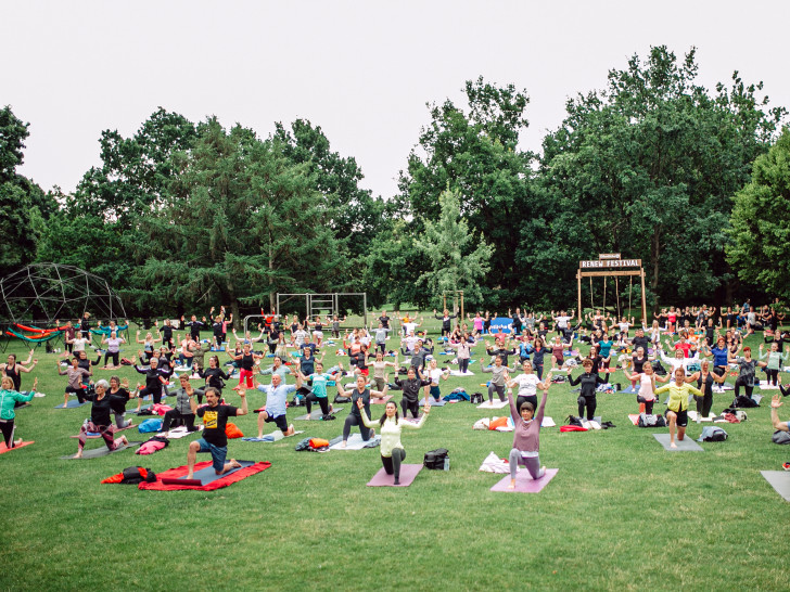 Der Bürgerpark stand am Donnerstag im Zeichen von Yoga.