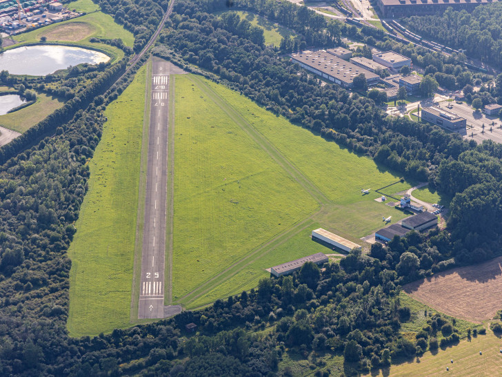 Der Flugplatz in Drütte von oben.