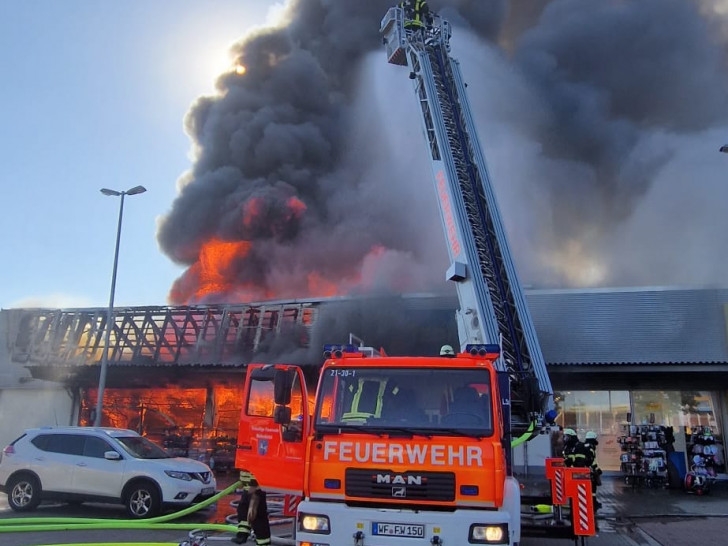 Der Tedi-Markt in Wolfenbüttel brannte vollständig ab. (Archiv)