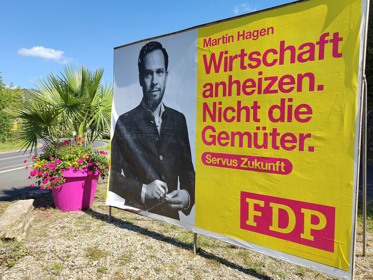 FDP-Wahlplakat zur Landtagswahl in Bayern 2023 mit Martin Hagen