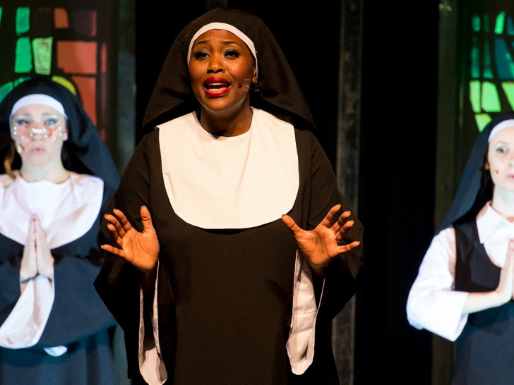 Erleben Sie die Hits aus den Kinofilmen mit Whoopie Goldberg am 6. Oktober live im Brunnentheater.