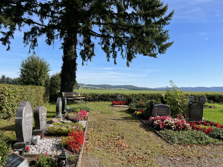 Ruhestätte mit Ausblick: Der Friedhof in Mechtshausen, auf dem auch Wilhelm Busch beerdigt wurde.