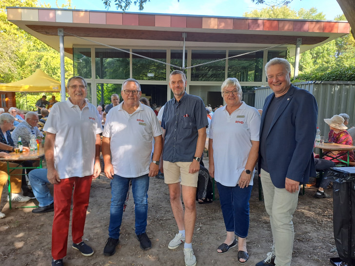 Wolfgang Neltner, Reiner Knoll, Kai Bursie, Monika Henke (alle SoVD Braunschweig) und Dirk Swinke (Vorstandsvorsitzender des SoVD Niedersachsen) (v. li.).