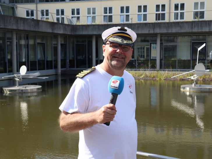 Der bekannte Radiomoderator Marc Angerstein begibt sich auf eine "Große Hafenrundfahrt".