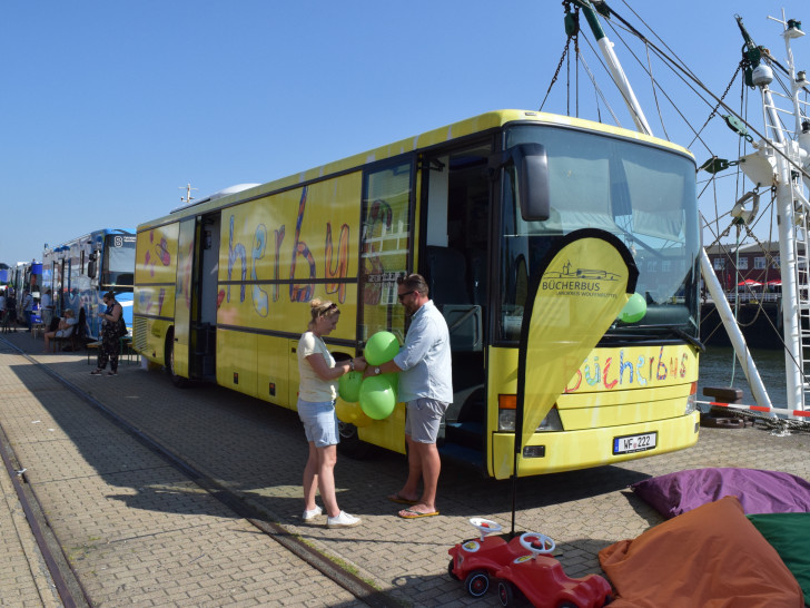Moin aus Cuxhaven! Das Bücherbusteam präsentierte die moderne Fahrbücherei des Landkreises Wolfenbüttel.