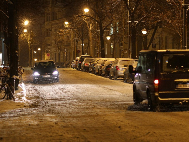 Schneebedeckte Straße (Archiv)